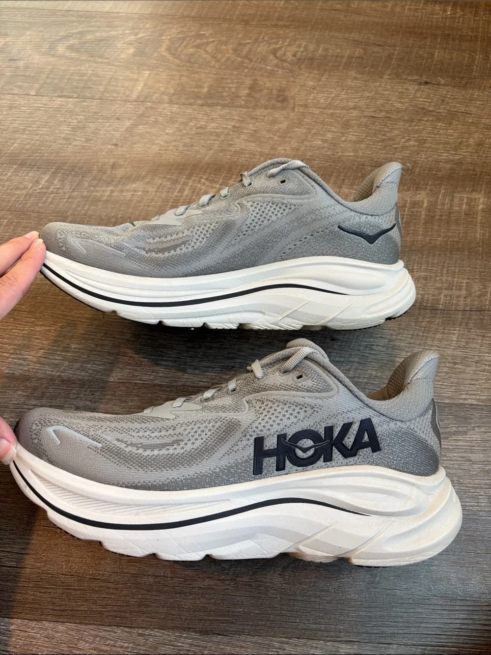 Hoka Clifton 10 Running Shoes Men’s 9 Light Grey/Black Athletic